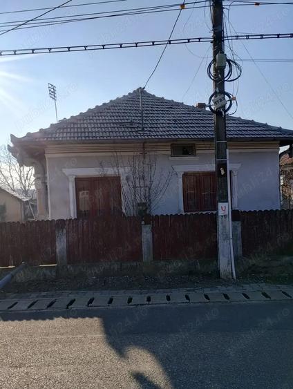 Casă cu 4 camere în Șimian