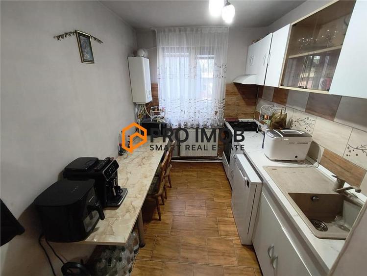 Apartament cu 2 camere semidecomandat, mobilat în 1 Decembrie
