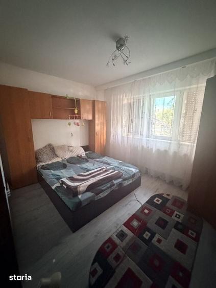 Apartament cu 2 camere semidecomandat în Craiovița Nouă