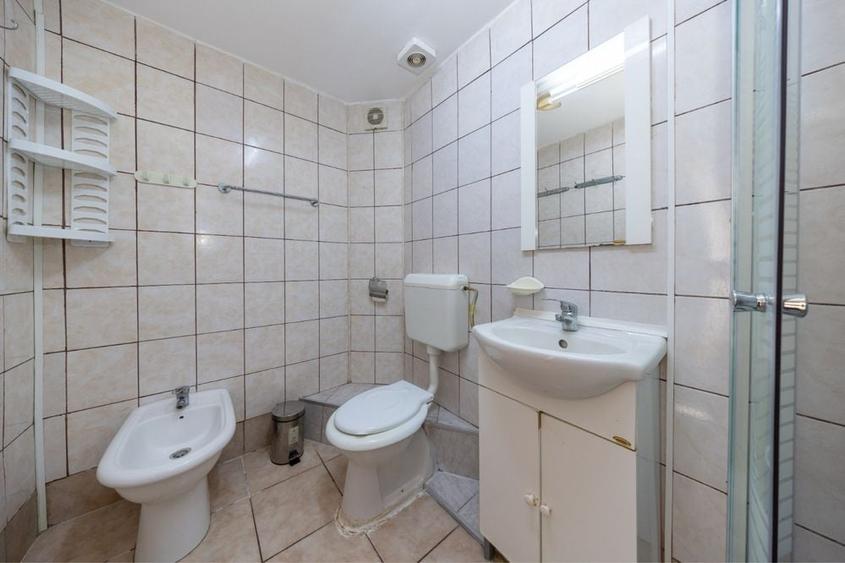 Apartament cu 2 camere nedecomandat în Tractorul