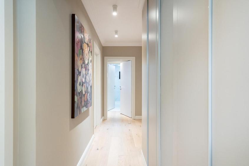 Apartament cu 4 camere decomandat, mobilat în Victoriei