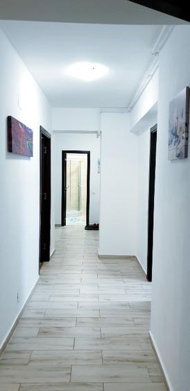 Apartament cu 3 camere decomandat, mobilat în Alexandru Obregia