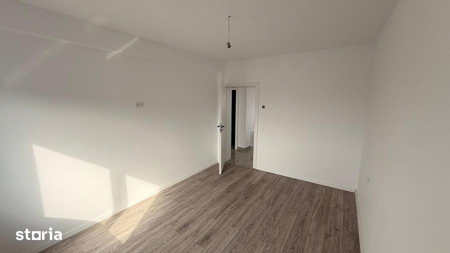 Casă cu 4 camere semidecomandat cu Teren 400 Mp în Miroslava
