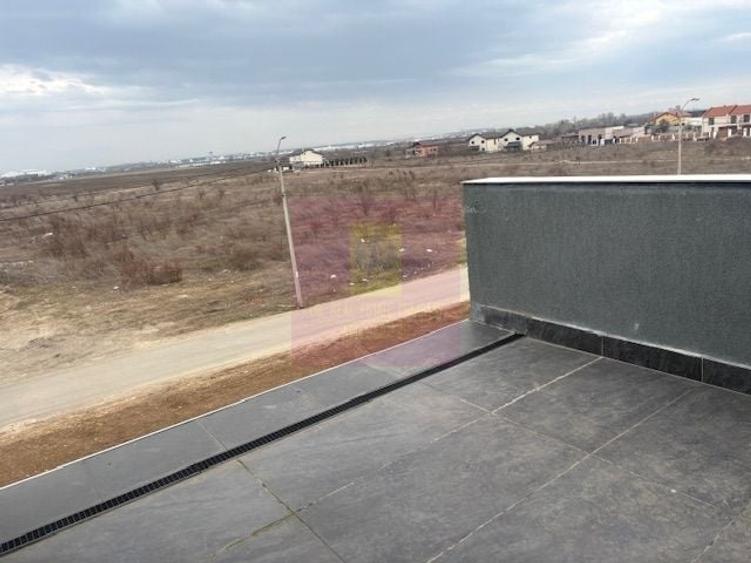 Duplex cu 4 camere cu Canalizare în Nord