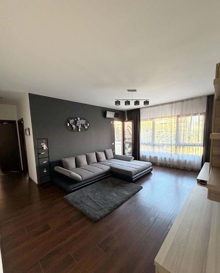 Apartament cu 3 camere semidecomandat în Berceni