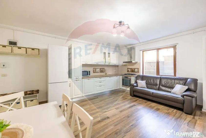 Apartament cu 3 camere semidecomandat în Aurel Vlaicu