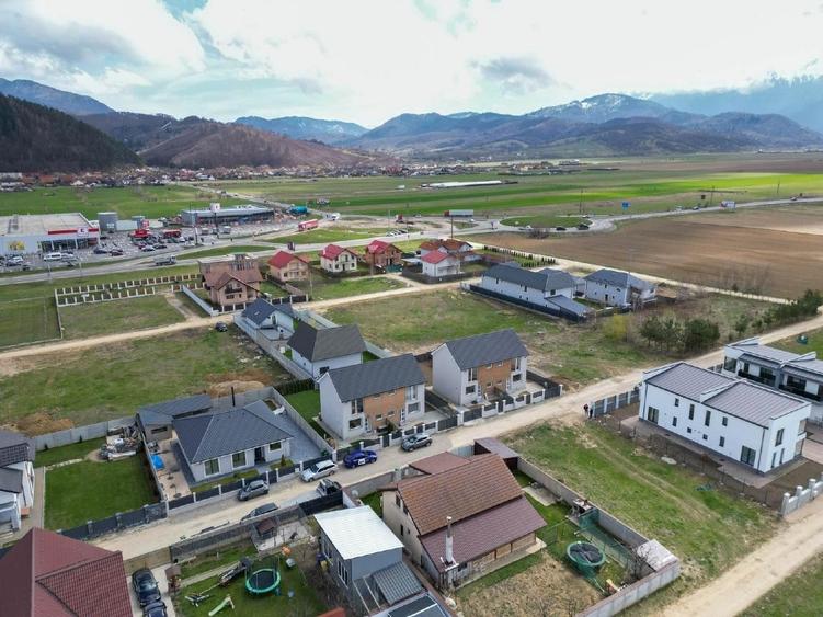 Duplex cu 4 camere cu Canalizare în Sud