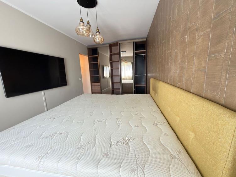 Apartament cu 3 camere decomandat în Victoriei