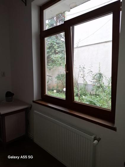 Apartament cu 3 camere semidecomandat în Schei