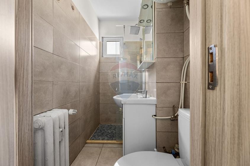 Apartament cu 3 camere semidecomandat, mobilat în Aurel Vlaicu