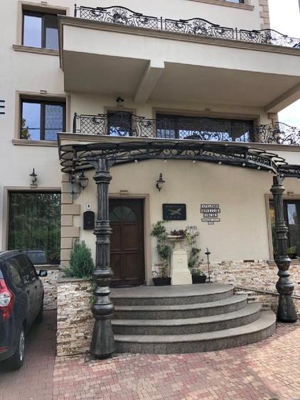Casă individuală cu 5 camere cu Canalizare în Central