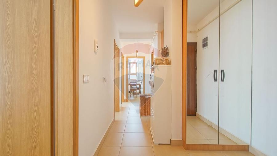 Apartament cu 3 camere decomandat, mobilat în Tractorul