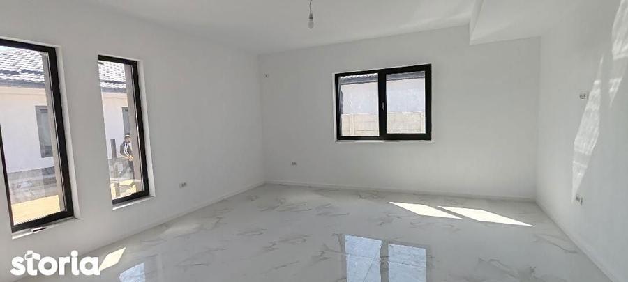 Casă cu 4 camere cu Teren 500 Mp în Clinceni