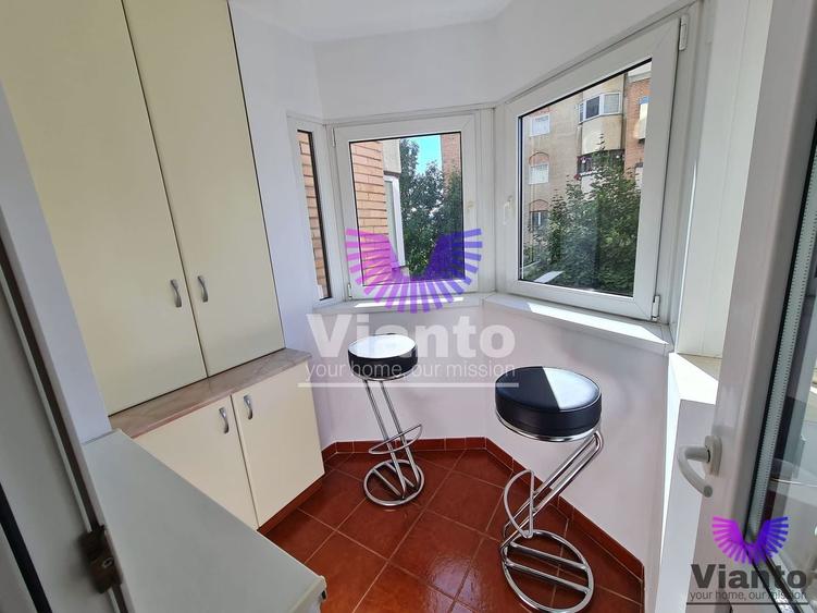 Apartament cu 3 camere decomandat, mobilat în Central