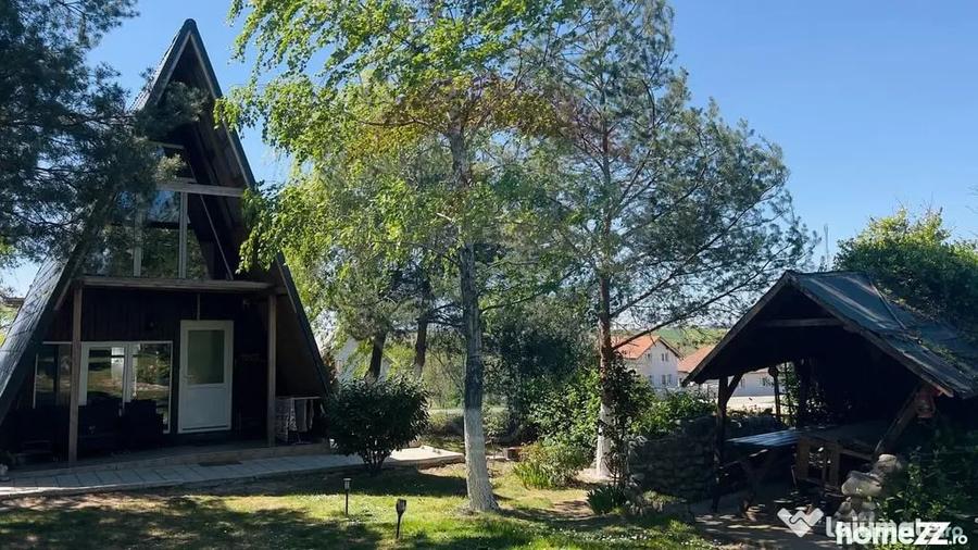 Casă cu 4 camere cu Teren 959 Mp în Lăzăreni
