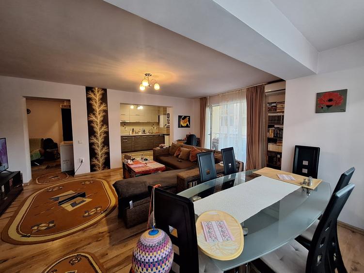 Apartament cu 2 camere semidecomandat, mobilat în Florești