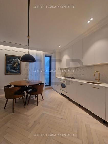Apartament cu 4 camere decomandat în Central