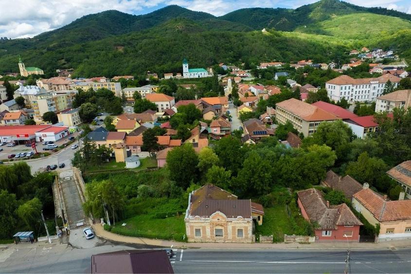 Casă cu 4 camere în Central