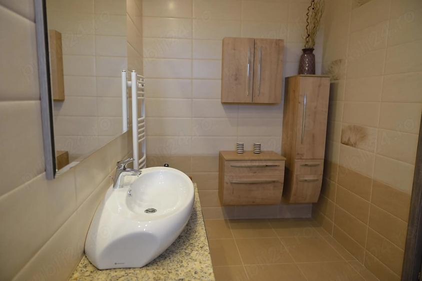 Casă cu 5 camere cu Teren 400 Mp în Băneasa