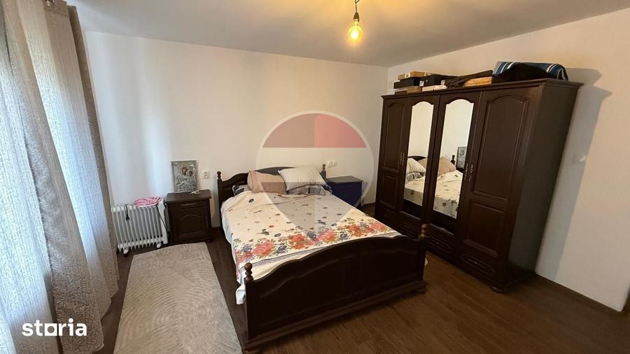 Casă cu 6 camere cu Teren 6257 Mp în Bolotești