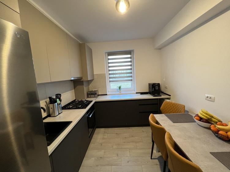 Apartament cu 2 camere decomandat, mobilat în Tractorul
