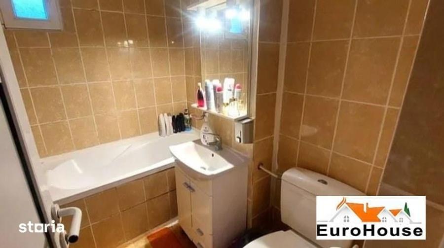 Apartament cu 4 camere decomandat în Cetate