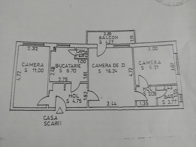 Apartament cu 3 camere semidecomandat în Far