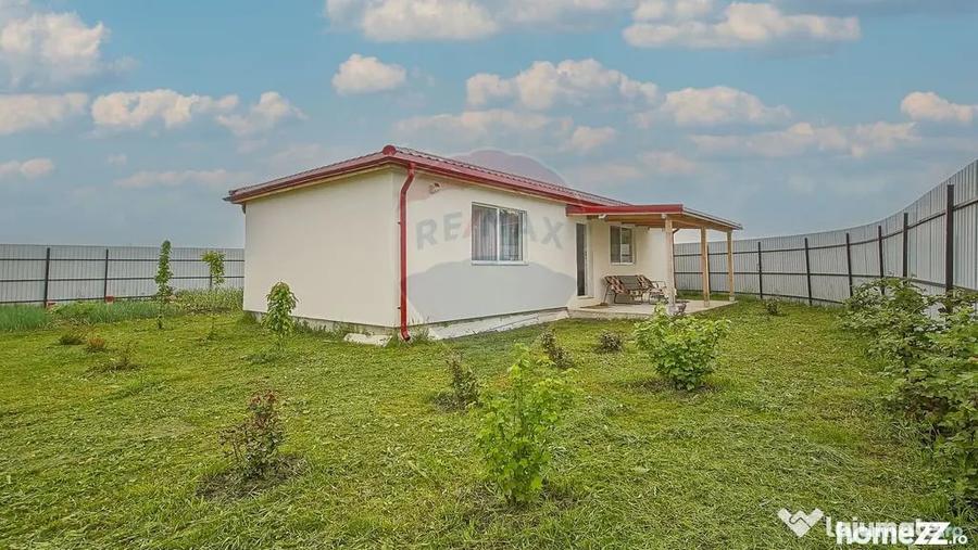 Casă cu 2 camere cu Teren 380 Mp în Podu Oltului