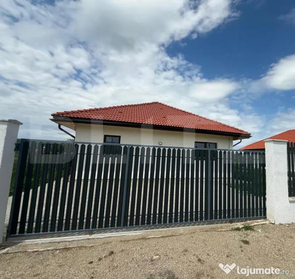Casă cu 4 camere cu Teren 750 Mp în Jucu