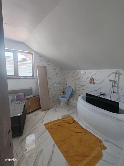 Casă cu 4 camere cu Teren 150 Mp în Central