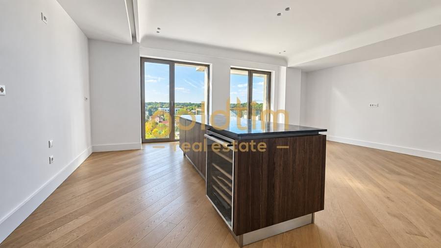 Apartament cu 4 camere semidecomandat, mobilat în Iancu Nicolae