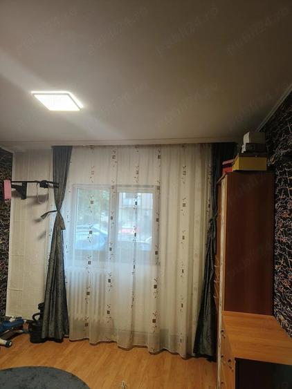 Apartament cu 3 camere decomandat în Metalurgie