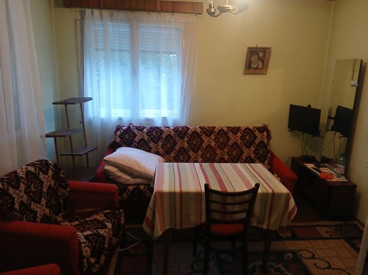 Casă individuală cu 5 camere cu Teren 420 Mp în Central