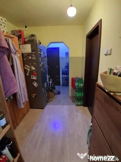 Apartament cu 3 camere semidecomandat în Gorjului