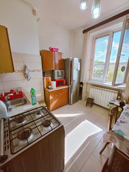 Apartament cu 3 camere decomandat în Drumul Taberei