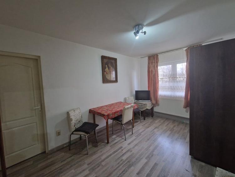 Apartament cu 2 camere semidecomandat, mobilat în Traian