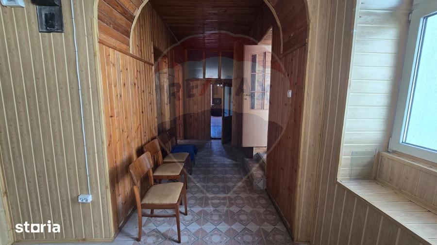Casă cu 5 camere cu Teren 322 Mp în Central