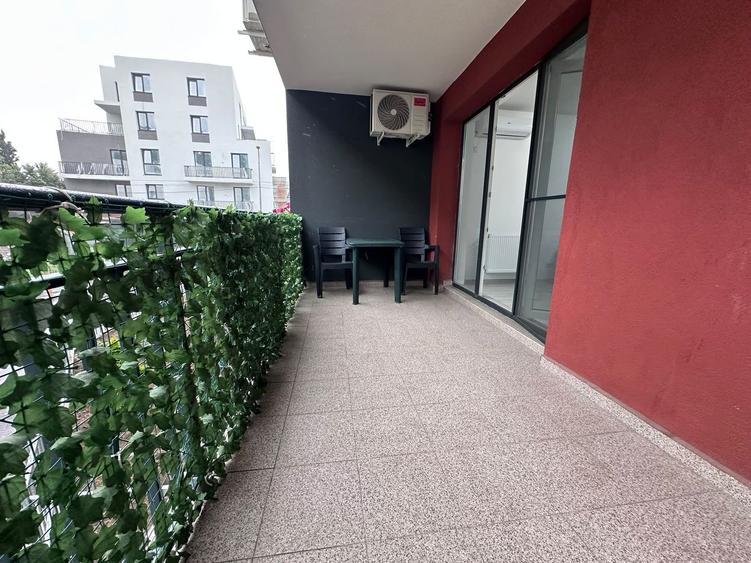 Apartament cu 2 camere decomandat în Titan