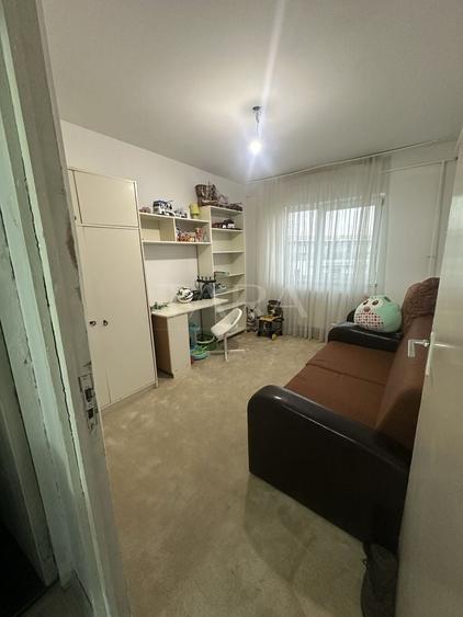 Apartament cu 3 camere decomandat, mobilat în Zorilor