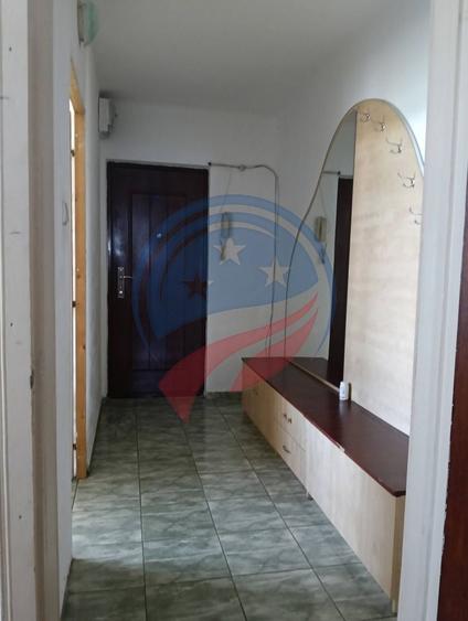 Apartament cu 2 camere semidecomandat în Craiovița Nouă