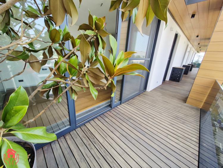 Apartament cu 5 camere semidecomandat în Băneasa