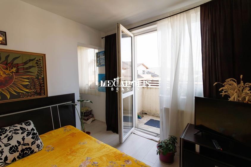 Apartament cu 5 camere semidecomandat în Tractorul