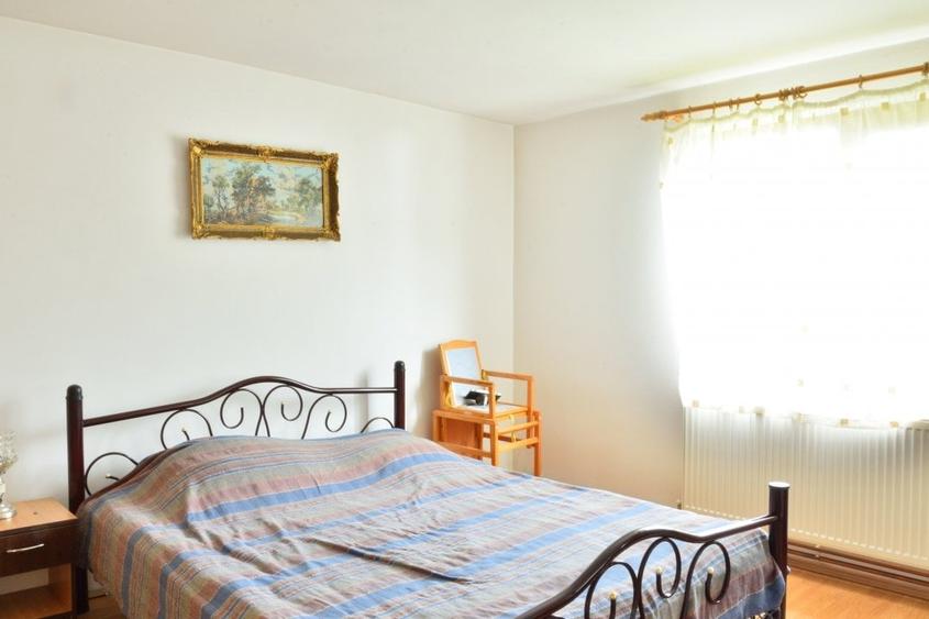 Casă individuală cu 6 camere cu Teren 3374 Mp în Vulcana-Pandele
