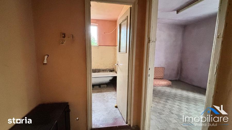 Apartament 2 camere Petro?ani, Str. Oituz, Etaj 1 - 5