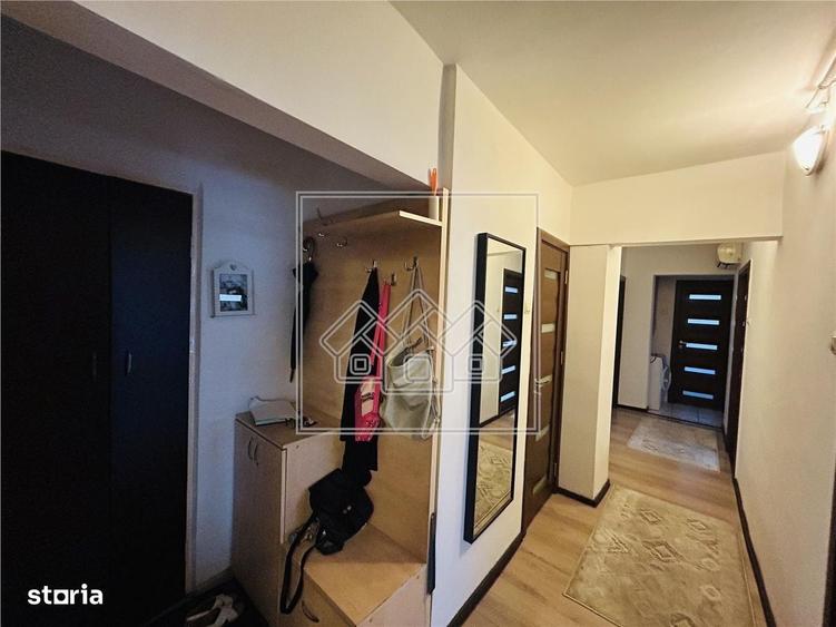 Apartament cu 4 camere decomandat în Șelimbăr