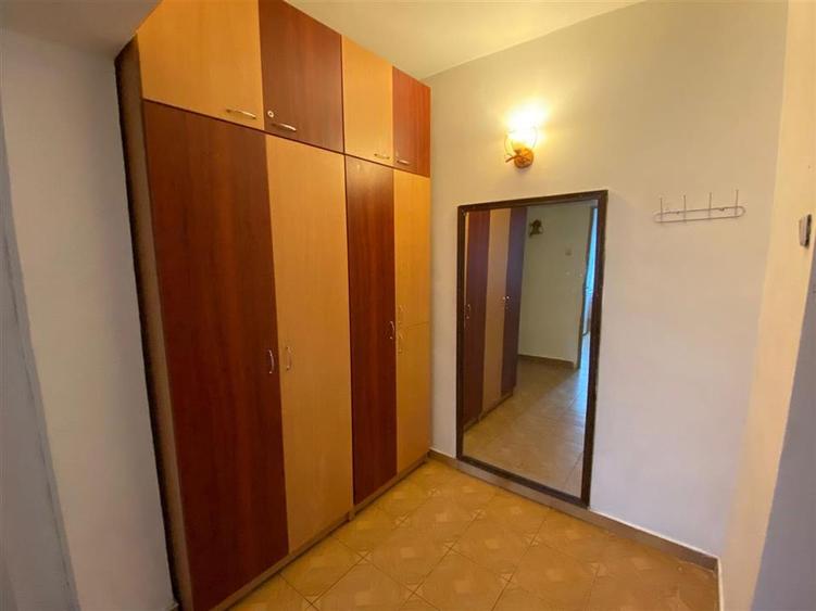 Apartament cu 2 camere decomandat în Podul de Fier