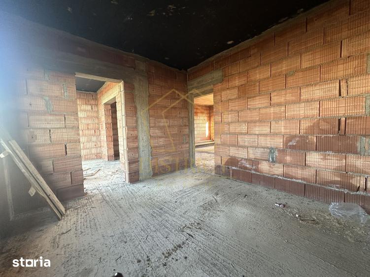 Casă cu 5 camere cu Teren 365 Mp în Central