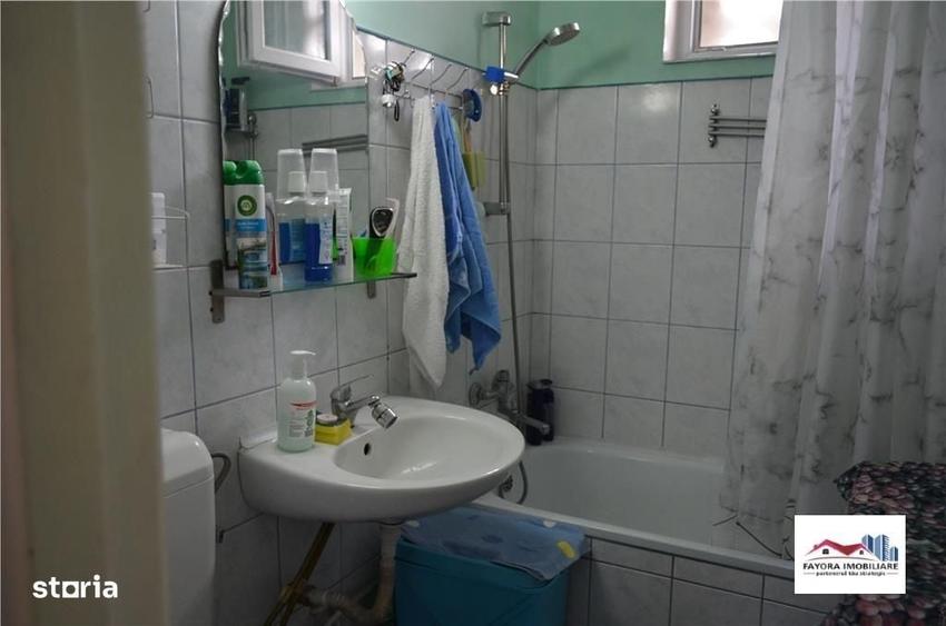 Apartament cu 3 camere decomandat în Tudor