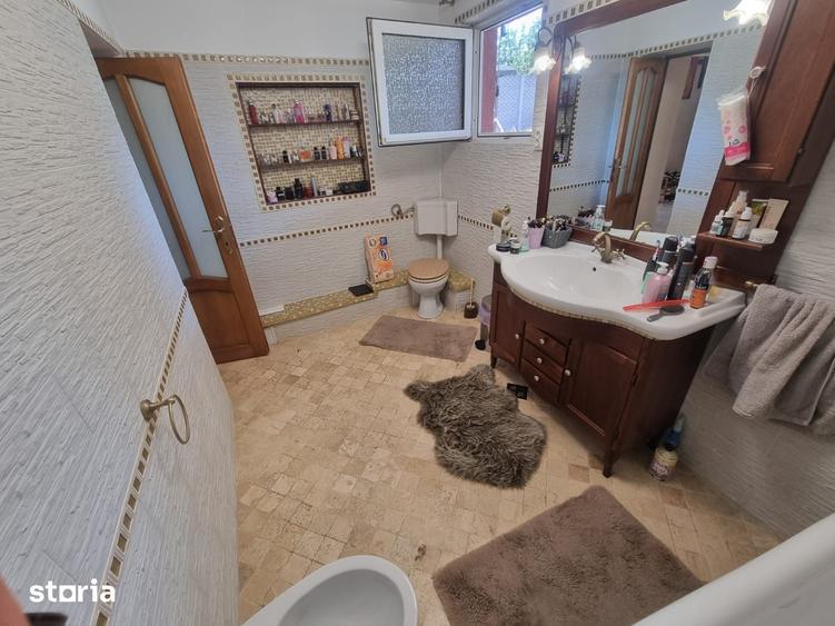 Casă cu 5 camere decomandat cu Teren 700 Mp în Central