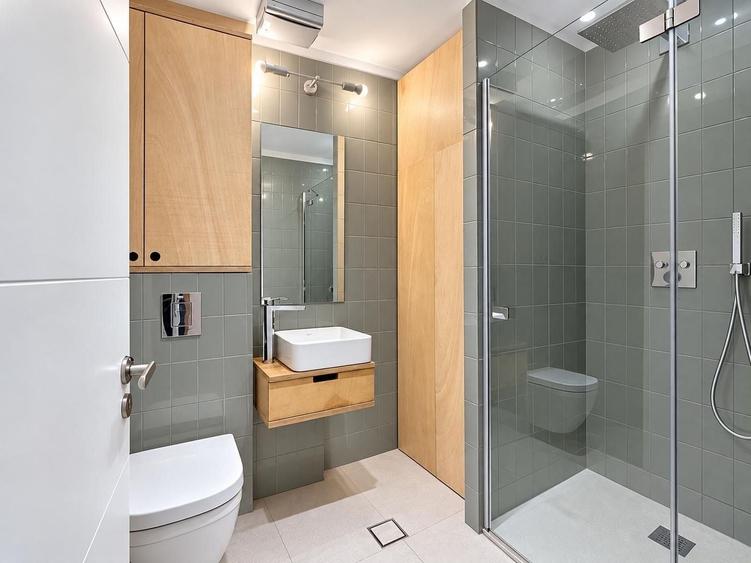 Penthouse cu 3 camere decomandat, mobilat în Parcul Carol